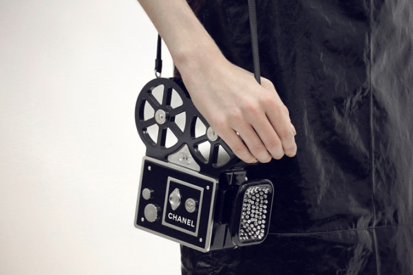 chanel-paris-in-rome-metiers-d-art-2015-16-focus-camera-bag